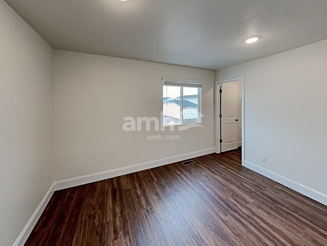 Building Photo - 2673 3340 South St