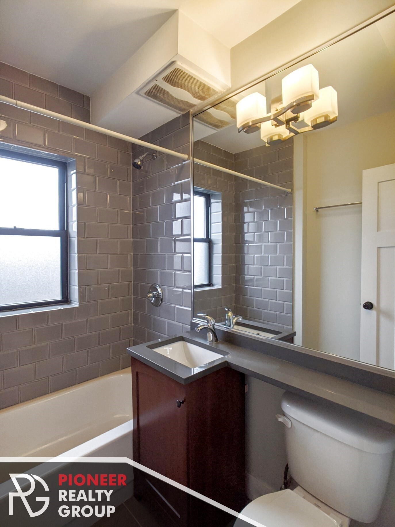 Building Photo - 556 W Arlington Pl