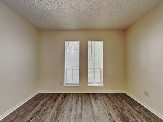 Building Photo - 6946 Maple Fox Dr