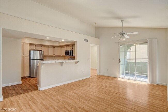 Building Photo - 7950 W Flamingo Rd