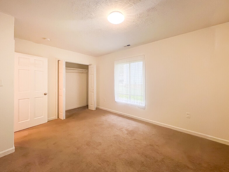Building Photo - 36 Fox Hill Dr