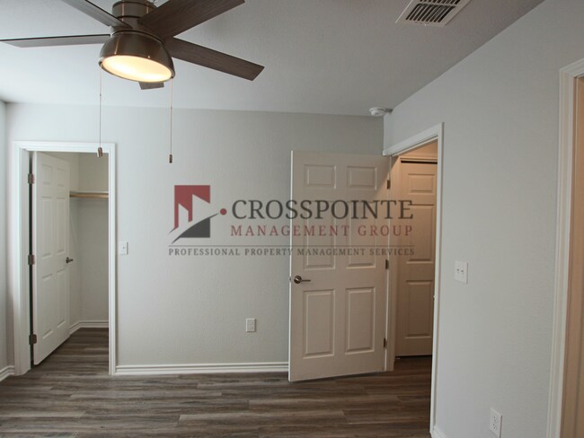 Building Photo - Stunning 2 Bed 2.5 Bath 1 Car Garage Townhome in Tyler!