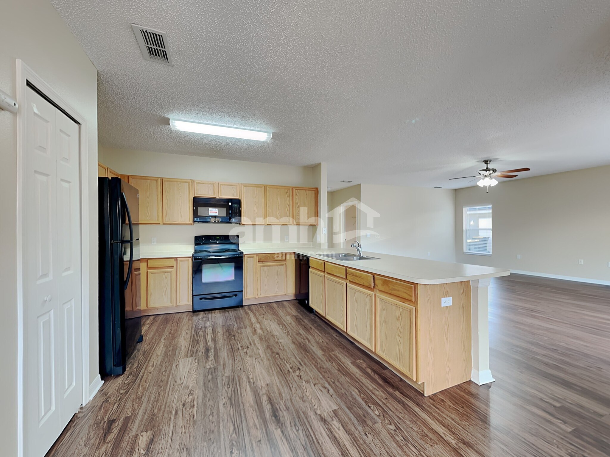 Building Photo - 330 Salmon Ct