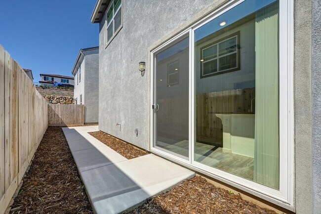 Building Photo - Fully Furnished Mid-term Rental