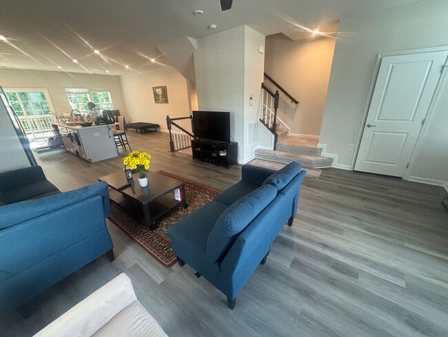 Building Photo - Room in Duplex on Romeria Dr