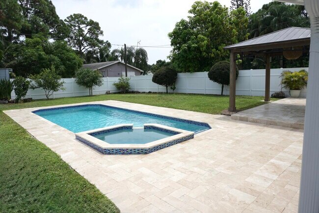 Building Photo - 403 Pinegrove Ave