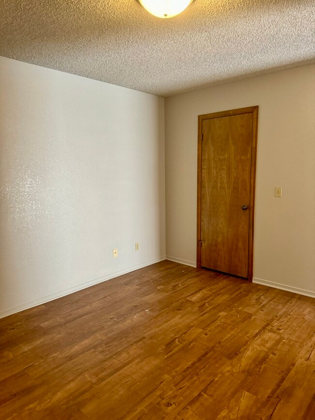 Building Photo - 3650 W Beechwood Ave