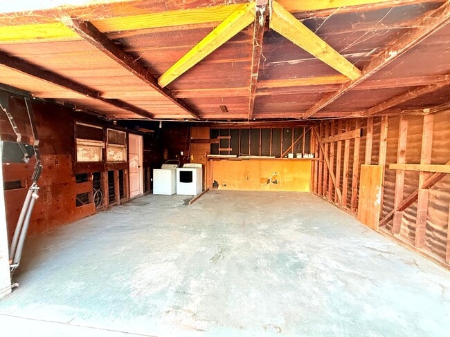 Building Photo - 6200-6202 Muscatel