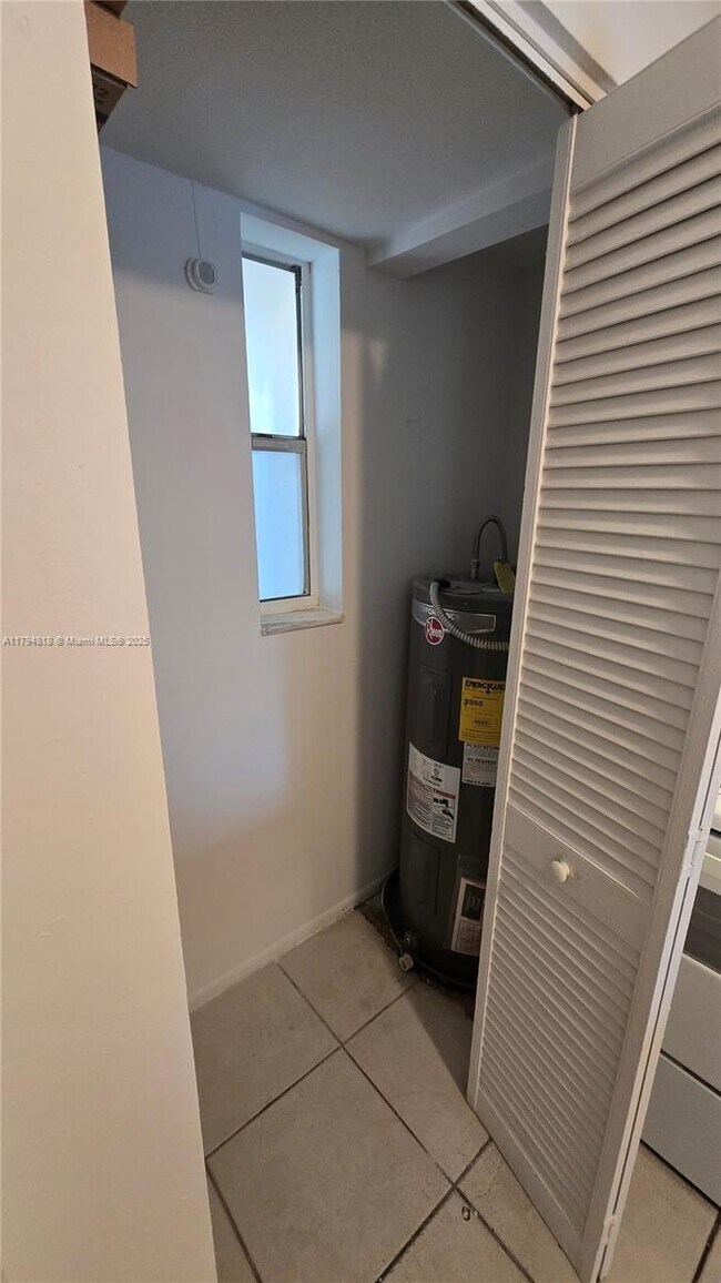 Building Photo - 7801 S Colony Cir