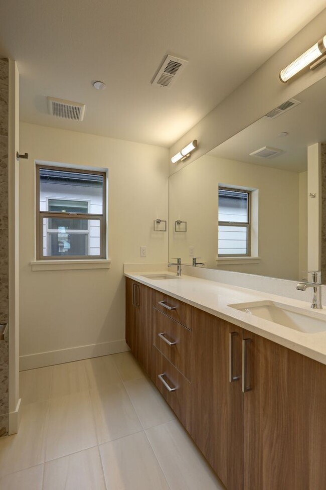 Building Photo - Brand-New 3bd + Office, 2.5ba Home Available in Perfect Kirkland Location!