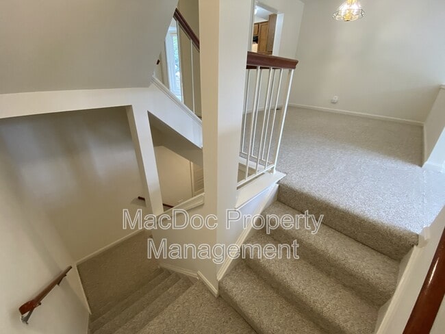 Building Photo - 106 Batley Ct