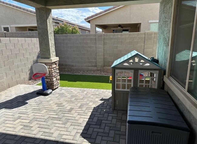 Building Photo - 2731 S Eastridge