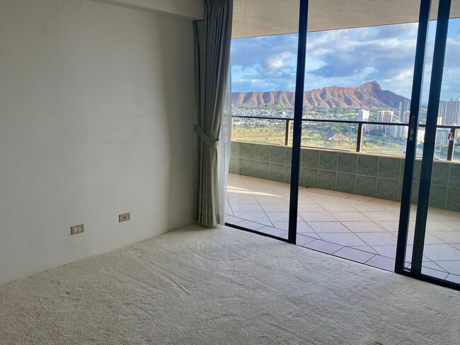 Building Photo - Diamond Head Views! City Views! Golf Cours...