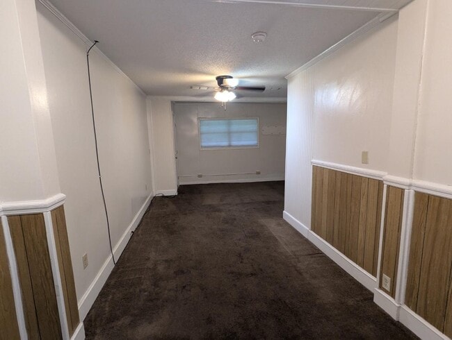 Building Photo - 904 Rosedale Ave