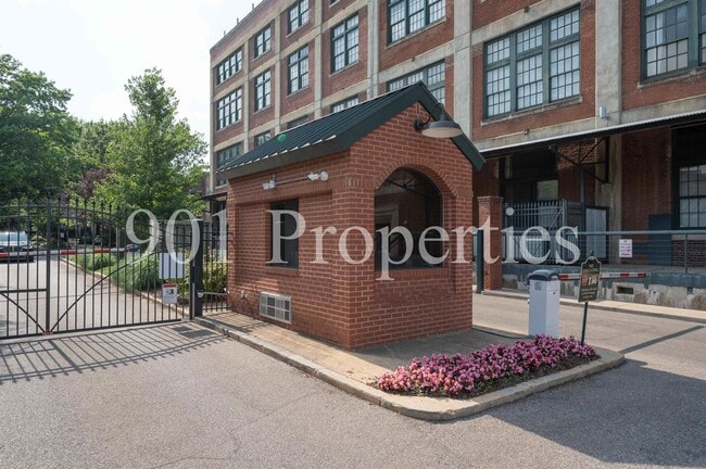 Building Photo - 44 Nottoway Blvd