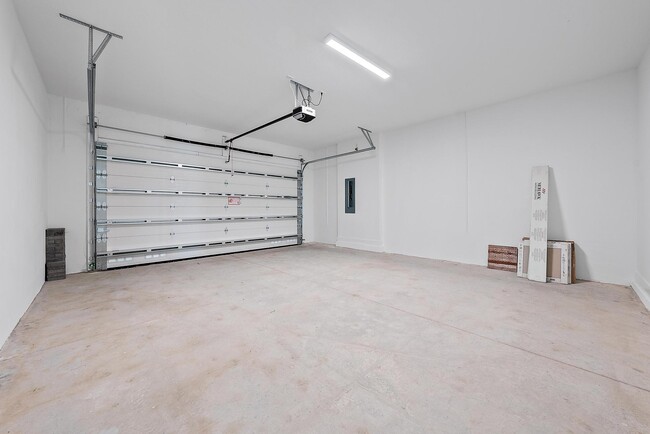 Building Photo - 20471 Southernwood Ave