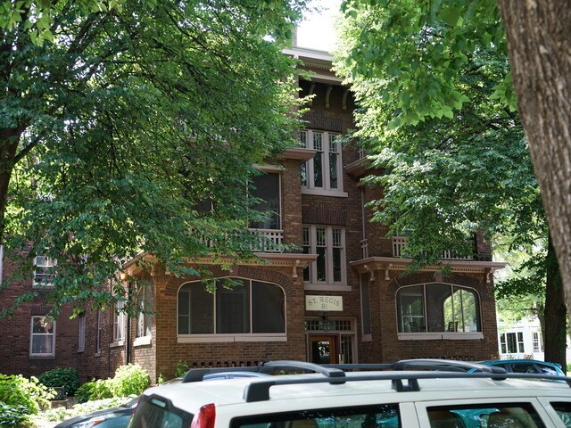 Primary Photo - St. Regis (73-77-81)