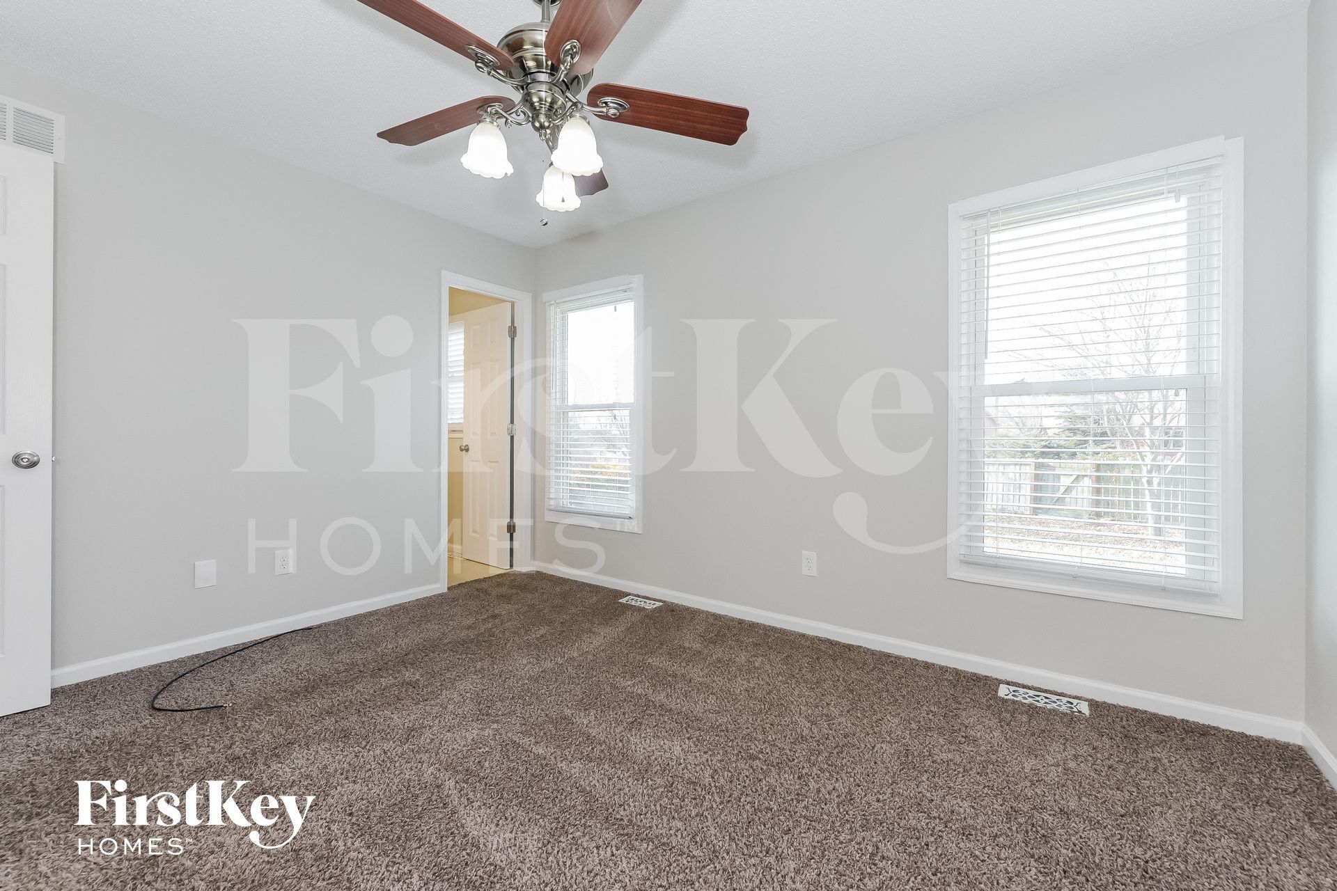 Building Photo - 704 York Dr