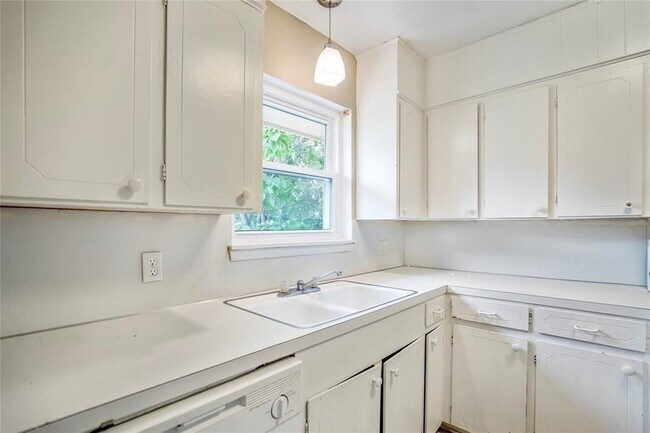 Building Photo - 3532 Midwest Dr