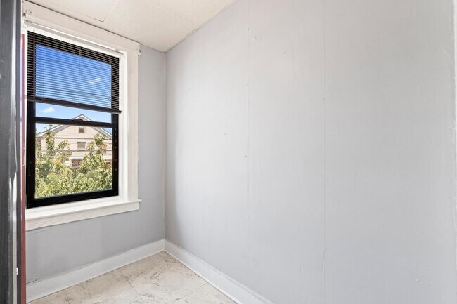 Building Photo - 61 Clendenny Ave