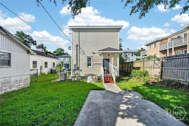 Building Photo - 506 E 31st St