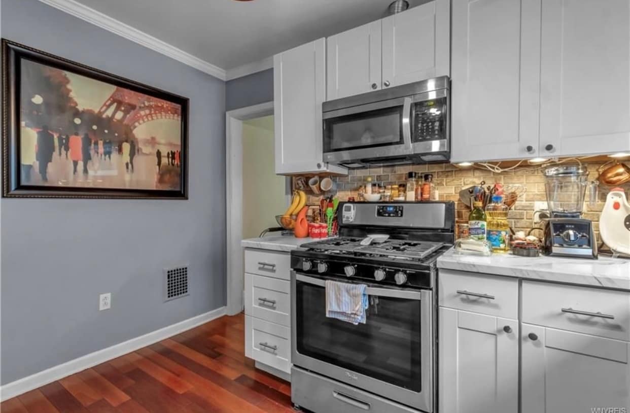 Kitchen - 558 Linden Ave
