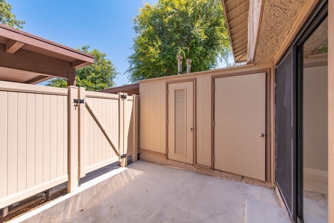 Building Photo - 28763 Conejo View Dr