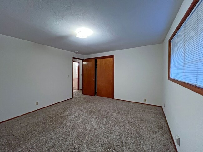 Building Photo - Adorable Three Bedrooom in Edgewood