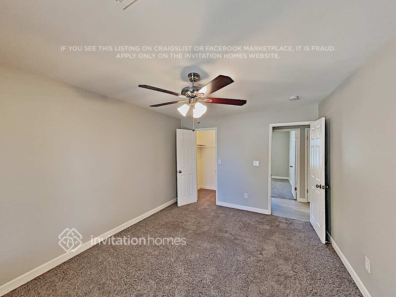 Building Photo - 5424 S El Camino Dr