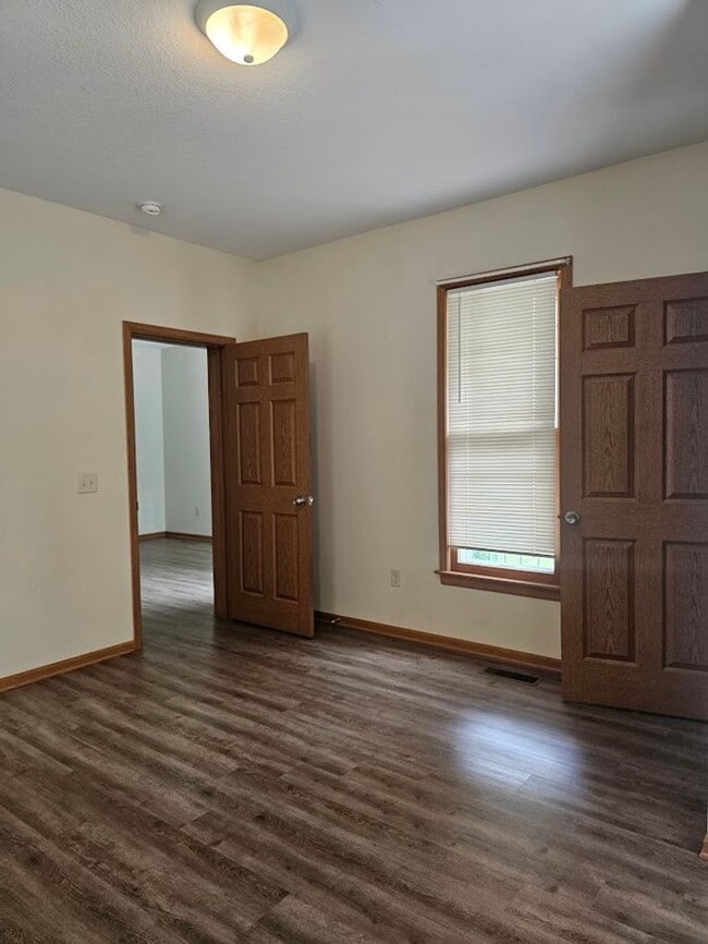 Building Photo - 129 E Reed Ave