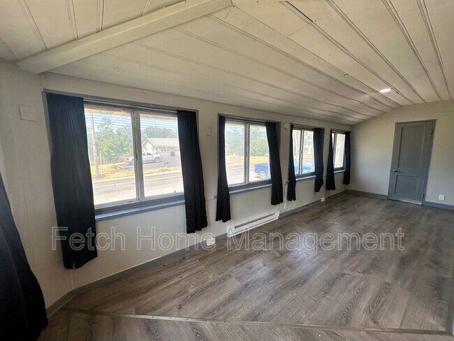 Building Photo - 10699 Jonestown Rd