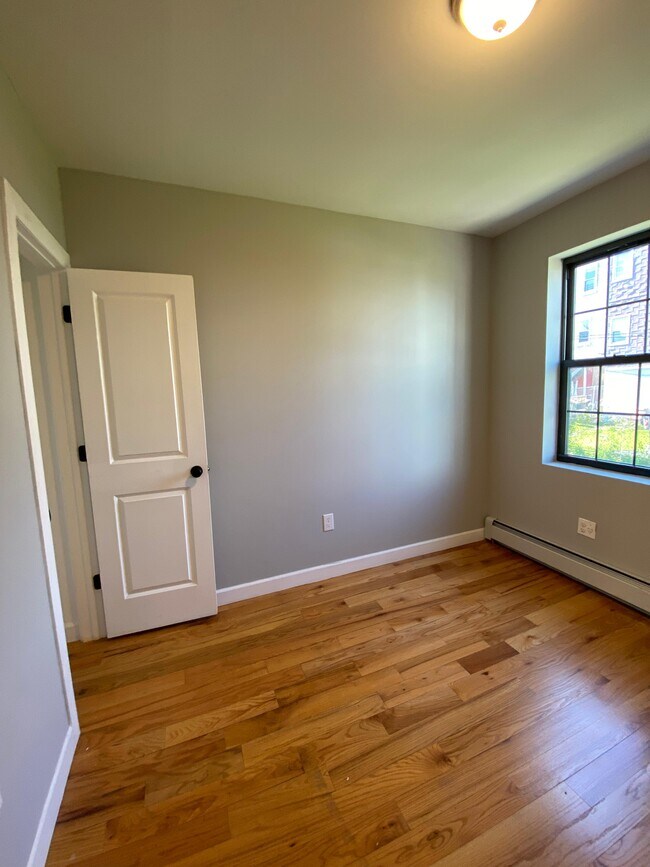 Building Photo - 52D  Yonkers-APT 3