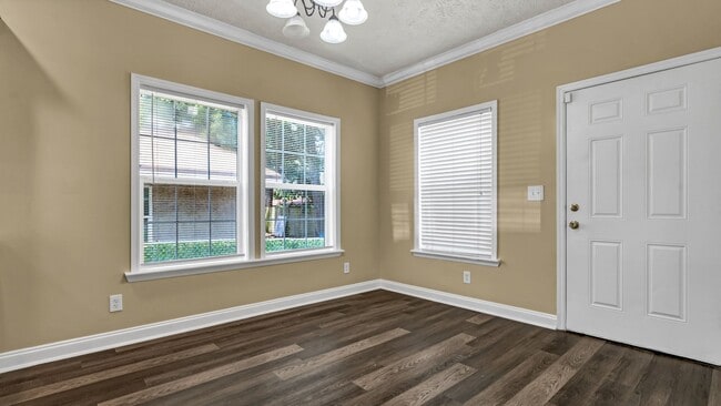 Building Photo - Spacious 3-Bedroom Home with Recent Upgrad...