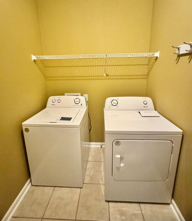 Building Photo - 112 Autumn Way