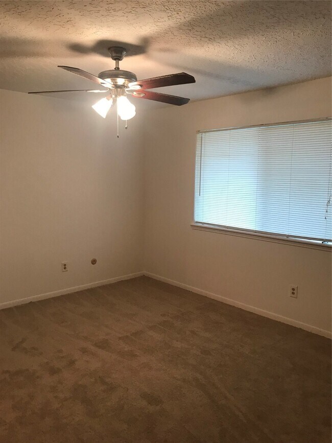 Building Photo - 13131 Ellesmere Dr