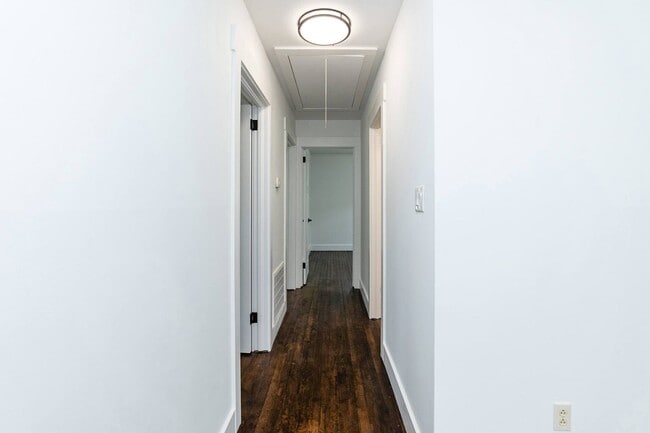 Building Photo - Three Bedroom Home!