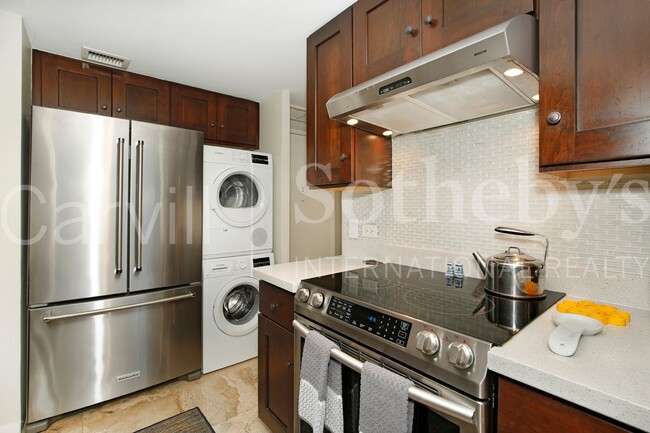 Building Photo - Fully Furnished Studio in the heart of Dow...