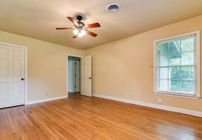 Building Photo - 4902 Valley Oak Dr