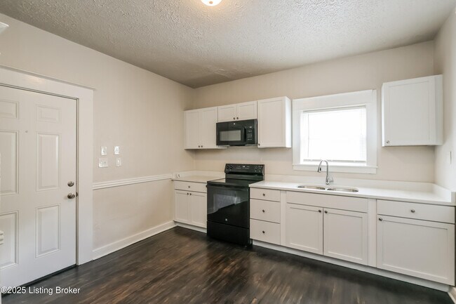 Building Photo - 637 Lindell Ave