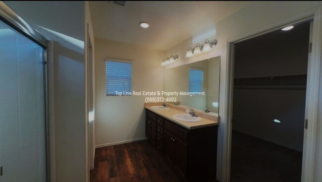 Building Photo - Newer home in desirable part of Visalia!!