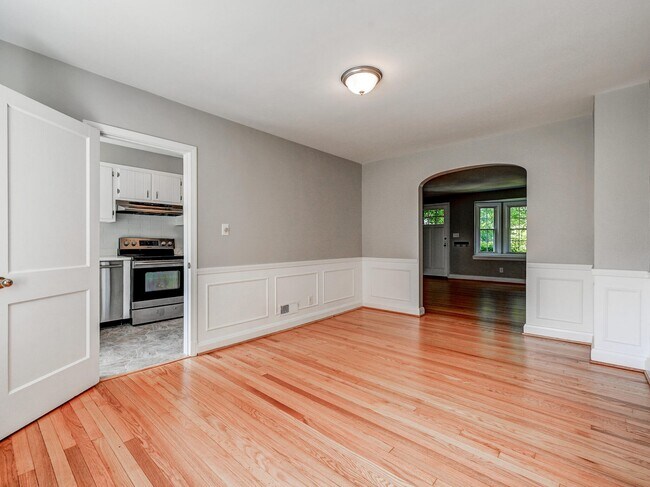 Building Photo - 111 Stanmore Rd