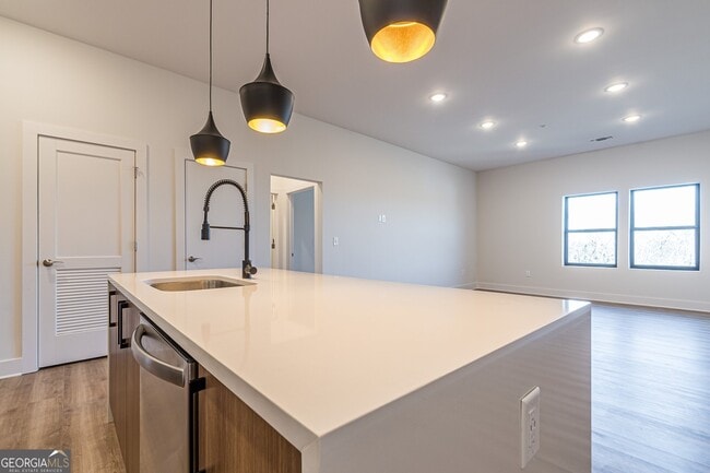 Building Photo - 112 Rogers St NE