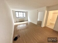 Building Photo - 323 W 96th St