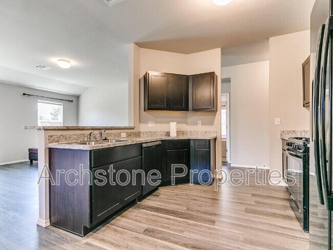 Building Photo - 1308 Dustin Dr