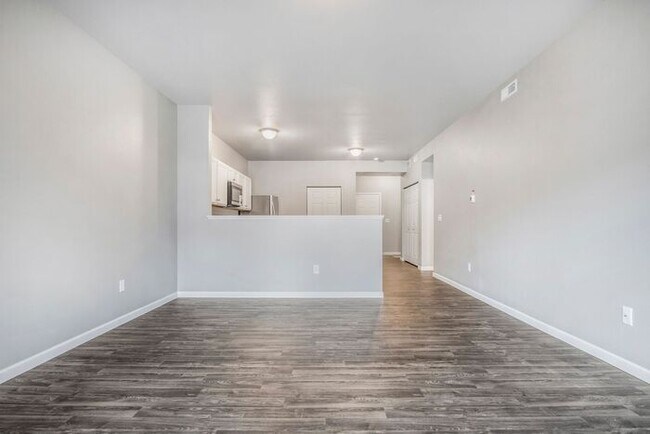 Building Photo - 15901 Cedar Dr