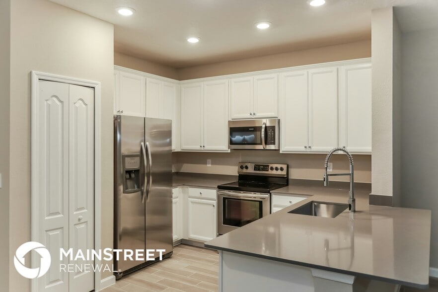 Building Photo - 7419 Palm Hills Dr