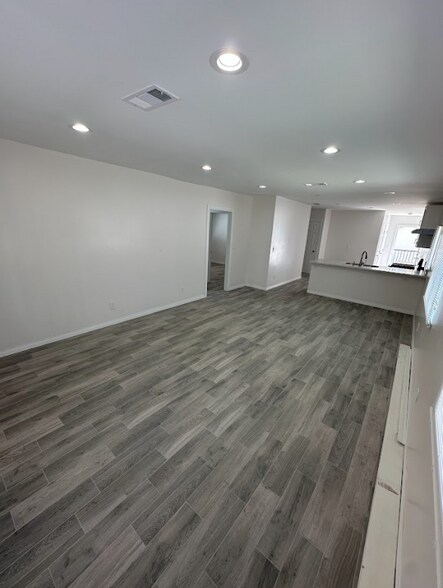 Building Photo - 4064 E 60th St