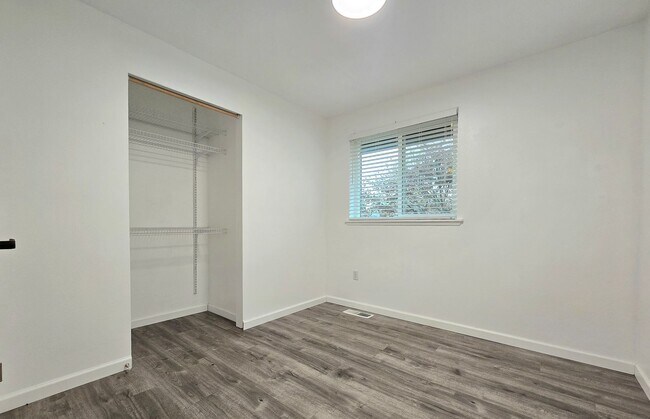 Building Photo - 3 Bedroom Home in Marysville Available Now