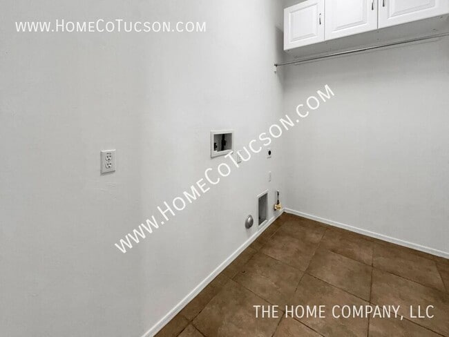 Building Photo - 1061 S Seldon Pl