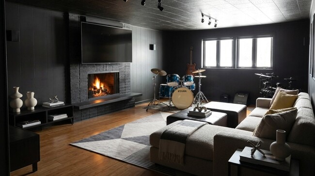 Building Photo - 7258 N Crawford Ave